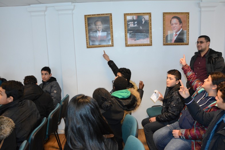 فرانسیسی طلباء و طالبات کا سفارتخانہ پاکستان پیرس کا مطالعاتی دورہ (80)