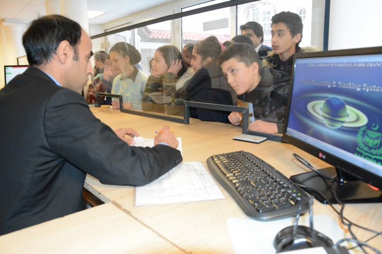 فرانسیسی طلباء و طالبات کا سفارتخانہ پاکستان پیرس کا مطالعاتی دورہ (65)