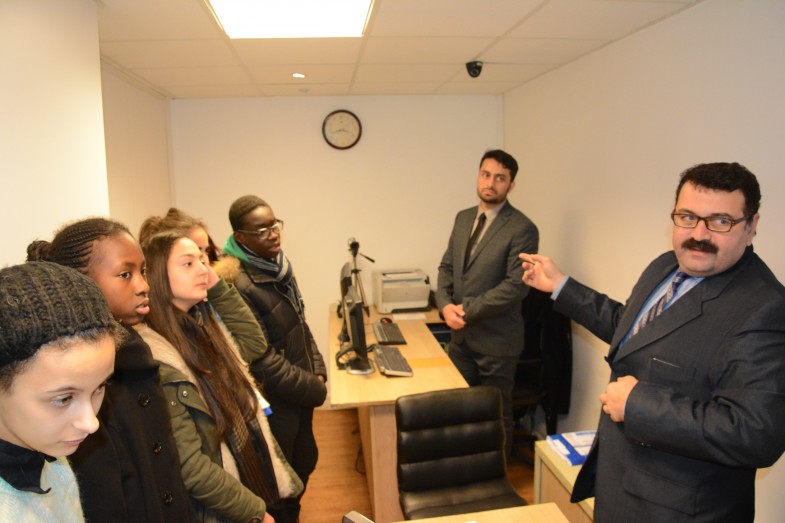 فرانسیسی طلباء و طالبات کا سفارتخانہ پاکستان پیرس کا مطالعاتی دورہ (59)