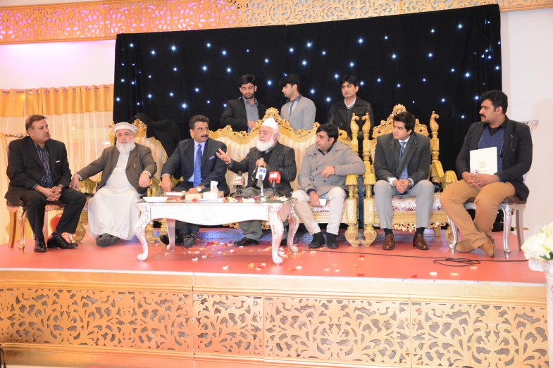 پیر امین الحسنات شاہ اور سفیر پاکستان غالب اقبال کے اعزاز میں اعشائیہ (9)