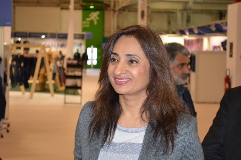 کمرشل قونصلر سفارتخانہ پاکستان عمبرین افتخار