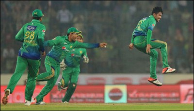 Asia Cup: Pakistan bowled