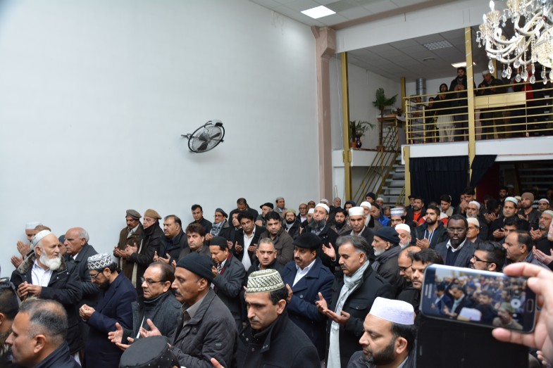 چوہدری اعظم کی خوش دامن کی نمازہ جنازہ ادارہ منہاج القرآن میں ادا کی گئی۔ (4)