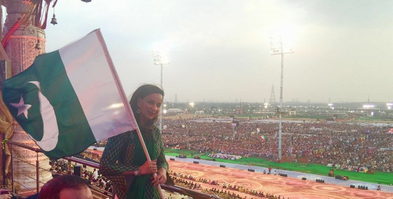 Sherry raises Pakistani Flag at Culture Festival in India