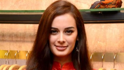 Evelyn Sharma