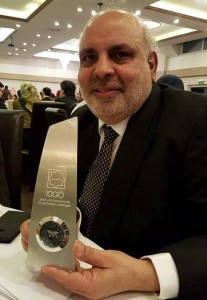Khawaja Naseem Receive Award