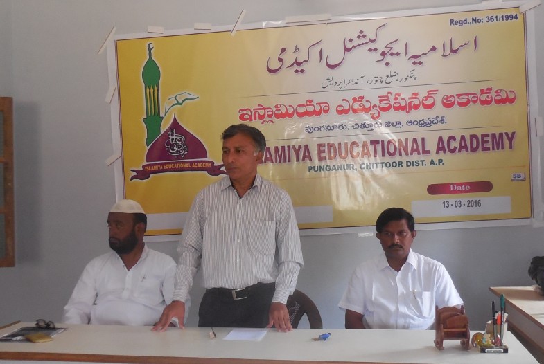 Nisar Ahmed delivering speech on Linguistics