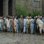 Pakistani Peopels in Lines