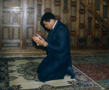 Ali Praying