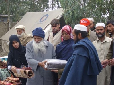 Abdul Sattar Edhi Helping