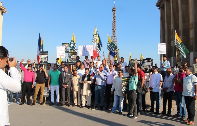 Kashmiri People Protest