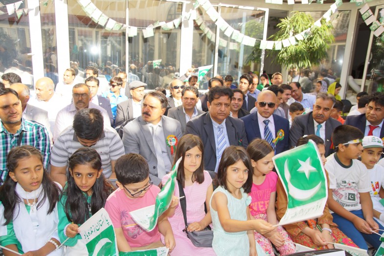Participants of Pakistan Day celebrations in Paris with Pakistani flags