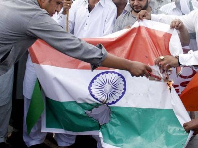after-balochistan-tribes-now-fata-tribes-have-started-to-burn-indian-flag