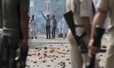 kashmir-kashmiri-youngstes-protesting-against-indian-army-during-curfiew