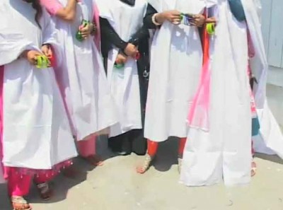 preparation-raiwind-march-pti-has-developed-a-coffin-veiled-band-of-woman2