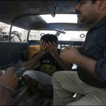 Karachi, traffic police foiled an attempt to steal weapons on Sea view