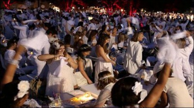 White Suiting Surprise Picnic Day by thousands in NewYork America