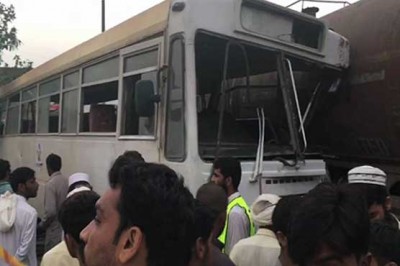 Neenah train crash kills 4, the case against the main gate