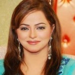 How robbery with Madiha Shah, hood mobile phone, cash and jewelry away