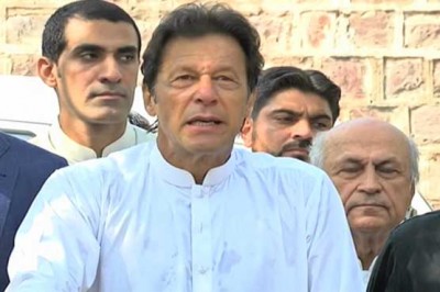 Do not tape cutting roads shall Panama corruption: Imran Khan