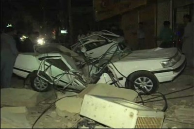 Karachi: balcony falling 3 vehicles destroyed Bike 2, injures one