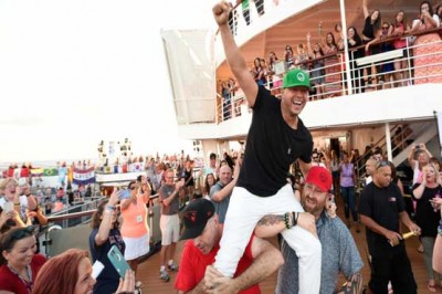 American singer has set a new record for the selfie