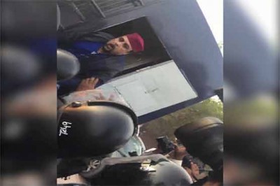 The player has to be expensive, while police had to be a guest singer Salman Ahmed