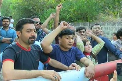 The Islamabad: Surveillance helicopter captain's house, players brawl officials