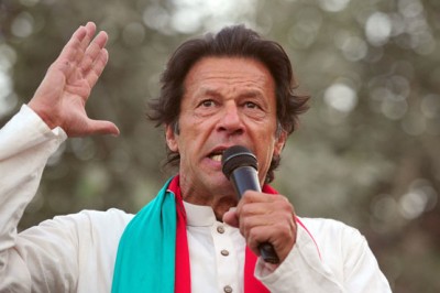 Khan directed all workers to reach the Islamabad
