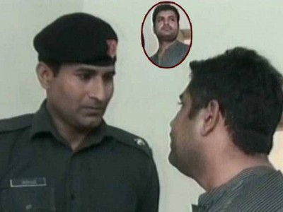The young veiled arrested the NADRA office in Gujranwala