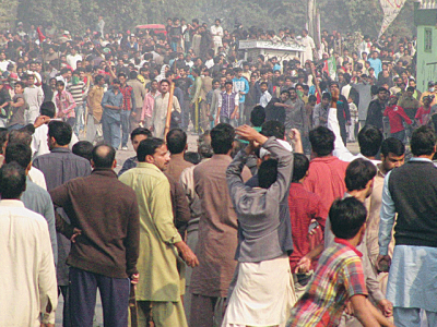 Outside the Prime Minister's rally in Peshawar PTI and PML-N Workers Clash