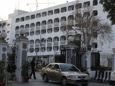 Indian sfartkarsrjyt Singh were deported with his family left for New Delhi