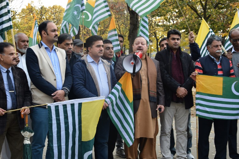 Protest In Paris For Kashmir (5)