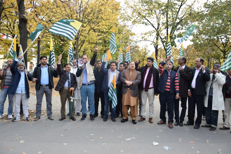 Protest In Paris For Kashmir (4)
