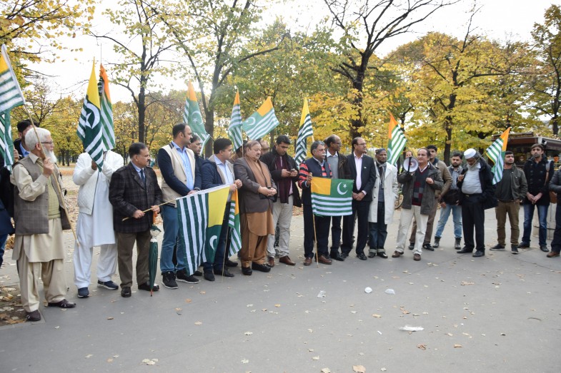 Protest In Paris For Kashmir (3)
