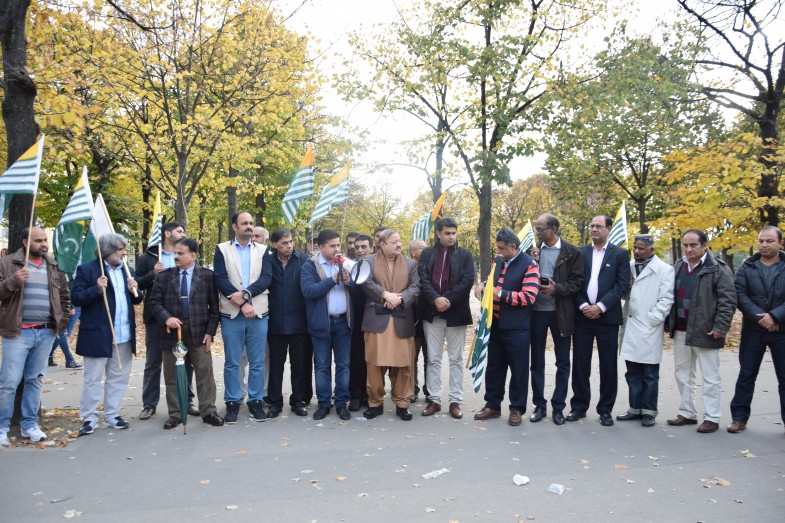 Protest In Paris For Kashmir (9)