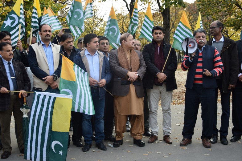 Protest In Paris For Kashmir (8)
