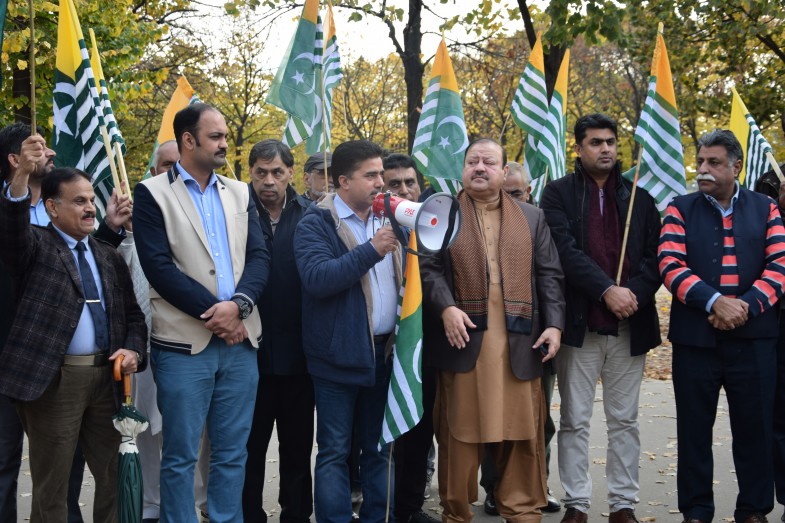 Protest In Paris For Kashmir (7)
