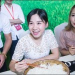 China Gourmet Girl poses eat 4 kg of rice minutes