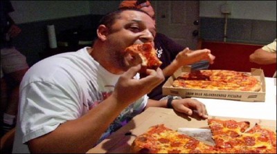 Interesting pizza eating contest in Italy