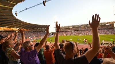 41500 people demonstrated hoist with one hand