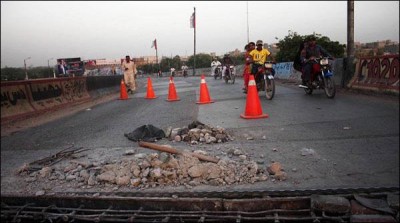 Crumbling main thoroughfares of Karachi