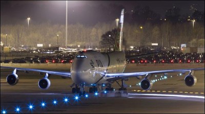 Laser,light,aircraft,hit,the,national,airline,in,Raiwind