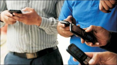 Islamabad not decide to suspend mobile phone service in