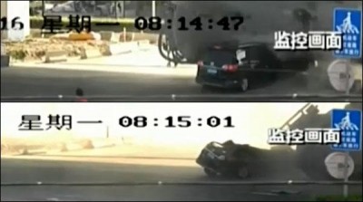 China: Trucks trampled the car, the driver miraculously survived