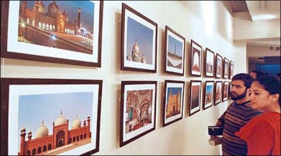 Lahore: exhibition of art