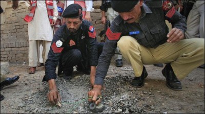 The police targeted in Peshawar blast killed a policeman in