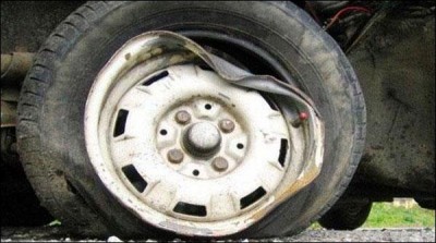 Kotli, crashes school bus, helper killed, 32 injured child