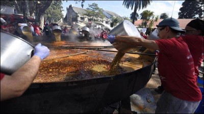 Expert chefs prepare 3345 kg Stow