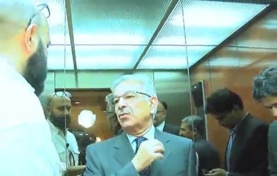 watch-how-khawaja-asif-ran-away